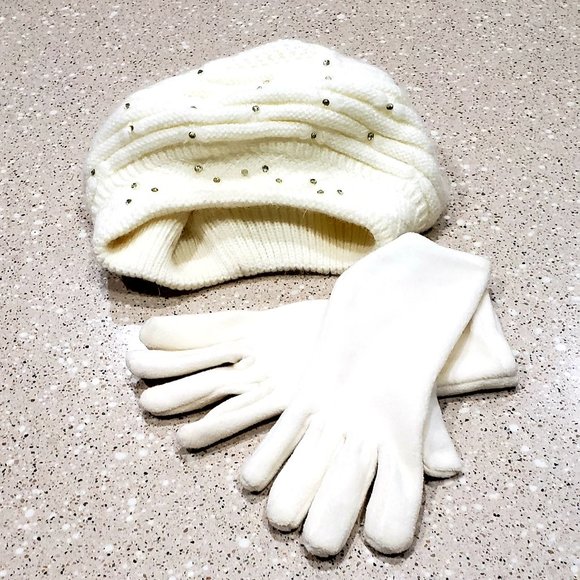 Winter Beanie.& Gloves. - Picture 3 of 10